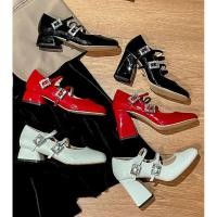 ราคา รองเท้าส้นสูง Roger Vivier สไตล์ Mary Jane สำหรับปี 2024 ออกแบบใหม่ในต้นฤดูใบไม้ผลิ ประดับด้วยเพชรมินิทารกบนหัวเข็มขัด ทำจากหนังสิทธิบัตร ทรงToe สแควร์และส้นหนา (57904432971)