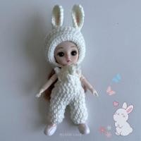 ราคา ชุดเอี๊ยมกางเกง และหมวกกระต่าย สำหรับตุ๊กตาสูง 15 - 16 ซม งานถักไหมพรม handmade (25131107652)
