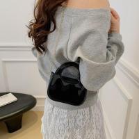 ราคา กระเป๋าถือแบบใหม่ สไตล์ไม่เหมือนใคร หนังเงางาม สำหรับออกงานกลางคืนและวันหยุด (56555194544)