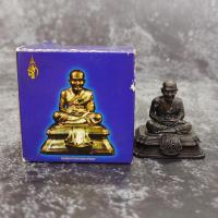 ราคา พระบูชา หลวงพ่อทวด พระนามาภิไธย ส.ก. รุ่น2 เนื้อโลหะ ตั้งหน้ารถ ขนาด 1.5 นิ้ว วัดห้วยมงคล ปี2547 (24939139804)