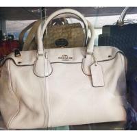 ราคา กระเป๋าแบรนด์​Coach​(โค้ช)​มือสองแท้%ทรงหมอนสีขาวงาช้าง (7673237224)