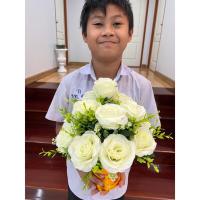 ราคา พานดอกไม้ พานดอกกุหลาบ พานพุ่มดอกกุหลาบสีขาว พร้อมดอกแซมใบแซม พุ่มใหญ่ดอกไม้พร้อมพาน 28-30 ซม. พานไหว้ครู (53704610992)