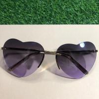 ราคา แว่นตากันแดดผู้หญิงรูปหัวใจแฟชั่นเลนส์กระจกสีม่วงเข้ม ขาแว่นสีทองดีสวย น่ารักเท่ห์ดาราใส่ป้องกันUV400ใส่ทะเลทำงานเที่ยว (6256962481)