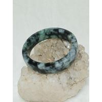 ราคา กำไลหยกพม่าแท้ % สีเขียวอ่อนแซมดำ (44109228178)