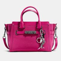 ราคา Coach Swagger Pink Later Bag (42912042181)