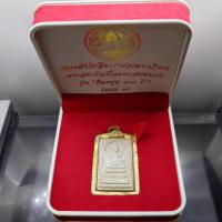 ราคา พระสมเด็จเนื้อผงวัดระฆัง รุ่นย้อนยุค 108 ปี พิมพ์ใหญ่ เนื้อแตกลายงา วัดระฆังโฆสิตารามฯ ปี2556 พร้อมเลี่ยมกรอบไมคอน (41926595184)