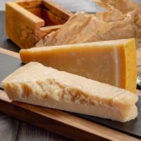 ราคา ชีสนําเข้าจากอิตาลี Original Parmesan Wheel Cheese Block Hard Ready-to-Eat Cheese Baking Cheese Savory นําเข้าอิตาเลี่ยนชีส มีล้อ Parmesan ดั้งเดิมและนม0310/ดู a (47152891498)