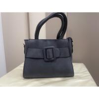 ราคา กระเป๋าถือทรงสี่เหลี่ยม ดีไซน์หัวเข็มขัด | สีเทาดำสุดคลาสสิก | มาพร้อมสายสะพายยาว (28189285212)