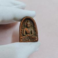 ราคา พระกำแพงซุ้มกอองค์เจ้าเงาะ พิมพ์ใหญ่ มีกนก มีแร่ดอกมะขาม สีพิกุลเข้มๆ ผิวมันเงา (12798973353)