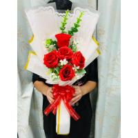 ราคา ช่อกุหลาบความยาวประมาณ 21-22 นิ้ว ( ช่อดอกกุหลาบสีแดง 5 ดอก รุ่น CASSIC พร้อมดอกแซม ) กุหลาบวาเลนไทน์ ปัจฉิม รับปริญญา (44070620566)