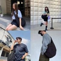 ราคา ♞(พร้อมส่ง) กระเป๋า Cos Quilted Oversized Bag สี Black/Off White/Blue/Burgundy/Silver/Beige/Grey ขอ (28617490359)