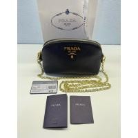 ราคา กระเป๋า New Prada pouch มือสองของแท้ 100% พร้อมถุง พร้อมการ์ด (29087020573)