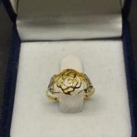 ราคา แหวนทองแท้เพชรแท้ 37.5% 9k ทรงดอกไม้ (1098494461)