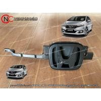 ราคา *สำหรับ รุ่นหน้า MC เท่านั้น* ฐานรองโลโก้หน้ากระจัง HONDA JAZZ GK ปี2017-2023 แท้ศูนย์ ส่งรูปหน้ารถ ยืนยันก่อนสั่งซื้อ (47152492092)