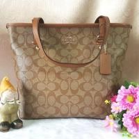 ราคา กระเป๋า COACH F58294 ZIP TOP TOTE IN SIGNATURE (453429378)