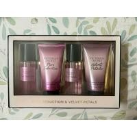 ราคา victoria secret วิคตอเรีย ซีเคร็ท มินิ เพียว ซีดักชั่น & เวลเลต เพทเทิล บล๊อก เช็ต โลชั่น/ น้ำหอม) victoria’s secret (43162871968)