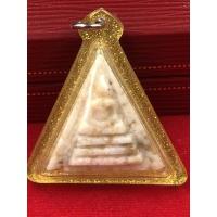 ราคา P-02-29863 พระสมเด็จเลี่ยมกรอบ แกะสลักจากหินพระธาตุเขาสามร้อยยอด (6049742234)