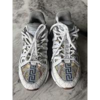 ราคา used like new รองเท้าผ้าใบ versace size37(fit37) แท้ล้าน%%%% (21953161120)