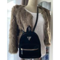 ราคา กระเป๋า GUESS mini crossbody มือสองของแท้ (10634625982)