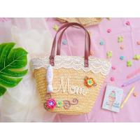 ราคา กระเป๋าสานฟางข้าวโพด สะพายทรงพัดน่ารัก ติดชื่อติดดอกไม้ (10716243358)