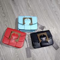 ราคา กระเป๋าถือ Pedro พร้อมตัวล็อคสี่เหลี่ยม (26811094591)