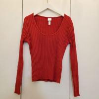 ราคา เสื้อแขนยาวผ้าร่องสีแดงสด แบรนด์ H&M มือ2 (ไม่มีตำหนิ) (28580200462)