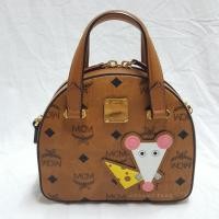 ราคา Mcm Mini Essential Half Moon Tote in Visetos Original (11905951310)