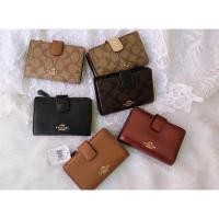 ราคา Coach Medium Wallet (98658147)