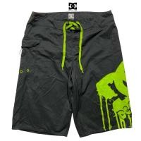 ราคา กางเกงขาสั้น DC สีดำสนิท มือ2 สภาพดี (40905435835)