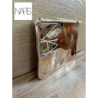 ราคา NARS กระเป๋าเครื่องสำอางค์สีทองสวย กว้าง 21 สูง 15 cm ❌ตำหนิรอยด้านหลัง Code: 4658(5) (29986063751)