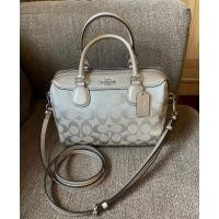 ราคา กระเป๋า Coach ทรงหมอน แท้ มือสอง (22474648103)