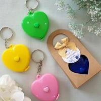 ราคา [เซตละ50ชิ้นตกชิ้นละ12บาท] ของชำร่วยงานแต่ง ตลับเมตรรูปหัวใจกล่องกระดาษคราฟท์ (9480868167)