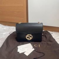 ราคา Like new Gucci interlocking crossbody สีดำ ปี2019 สภาพสวย หนังทรงแข็ง ขอบมุมไม่ถลอก งามมากค่ะ อุปกรณ์ ถุงผ้า การ์ด (3513999994)