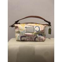 ราคา กระเป๋าใบเล็ก Coach แท้ มือสอง สีขาววาดลายผ้าหลากสี ตัดขอบน้ำตาล กระเป๋าคล้องมือ (18159380655)