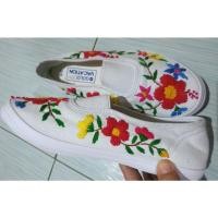 ราคา รองเท้าปักมือลายดอกไม้วินเทจมีคู่เดียวในโลก (11345629050)