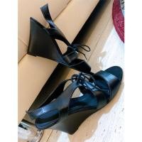 ราคา รองเท้าส้นเตารีด Charles & Keith ไซส์ 35 (19546449484)