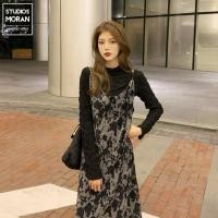 ราคา เดรสสายเดี่ยวลายสีดําผ้าร่องกำมะหยี่นุ่มขายเฉพาะตัวเดรสไม่มีเสื้อตัวในรูปนางแบบใส่เป็นแบบงานจริงเลื่อนดูได้เลยจ๊ะ♥️ (54953507238)