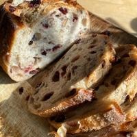 ราคา Walnut & Cranberry sourdough ขนมปังซาวโดว์ วอลนัท แครนเบอร์รี่ (19894420492)