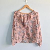 ราคา มือ1เสื้อชีฟองสีชมพู ลายดอกสีฟ้า คอระบาย (6332454637)