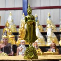 ราคา พระพุทธรูปปางอุ้มบาตร (พระพุทธรูปประจำคนเกิดวันพุธกลางวัน) งานเรซิ่นสีทองเก่า ฐาน 3 นิ้ว สูง 30 ซม. (41727571450)