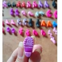 ราคา รองเท้าบาร์บี้ แบบสุ่ม 10 / 20 คู่ พร้อมส่ง รองเท้าบาร์บี้ รองเท้าตุ๊กตา (2722664127)