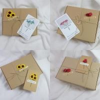 ราคา กล่องของขวัญวันเกิดสําหรับคนรักกล่องของขวัญกระดาษคราฟท์พร้อมดอกไม้แห้งและการ์ดดอกไม้ (สุ่ม) ถุงกระดาษคราฟท์ (45403118119)