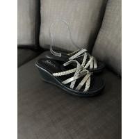 ราคา ขายรองเท้าสันเตารีดสภาพสวยน้ำหนักเบาเดินสบายใส่ได้ทุกโอกาสสวยหรูดูดีแนะนำนะค่าSKECHERS/Size 35.5-36 ราคา 250 บาท (24071695448)