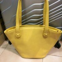 ราคา กระเป๋าหนัง Valentino สีเหลือง (1889591840)