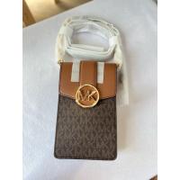 ราคา กระเป๋า MK ใส่โทรศัพท์ (มือสอง) ไม่มีตำหนิ สภาพตามการใช้งาน (48151939607)