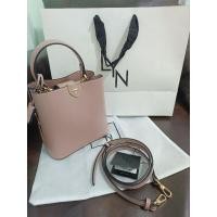 ราคา พร้อมส่ง กระเป๋าLYN รุ่นAstraea S Bucket Bag LYNแท้100%จากห้างอุปกรณ์ครบ (25612434726)