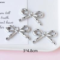 ราคา COD รองเท้าผู้หญิงลายการ์ตูนแมวสีเงิน1ชุด, รองเท้าเจาะรูสำหรับฤดูร้อนแบบทำมือถอดหัวเข็มขัดได้รองเท้าสวนของขวัญเทศกาลใหม่ (54703438730)