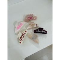 ราคา กิ๊ฟติดชื่อตัวอักษรเพชร (เลือกกิ๊ฟ+ของตกแต่งแจ้งในแชท) (55904102406)