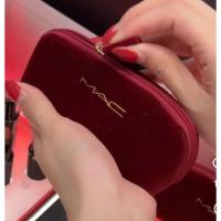 ราคา MAC Premium Gift Red Velvet mini Powder Kiss Pouch กระเป๋าเครื่องสำอางค์ สีแดงกำมะหยี่หรูหรา (41978037409)