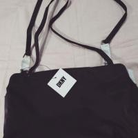 ราคา กระเป๋าสะพายDKNY สีน้ำตาลมีป้ายมือ1 ของแท้100% ใหม่เอี่ยมีป้าย (2107853094)